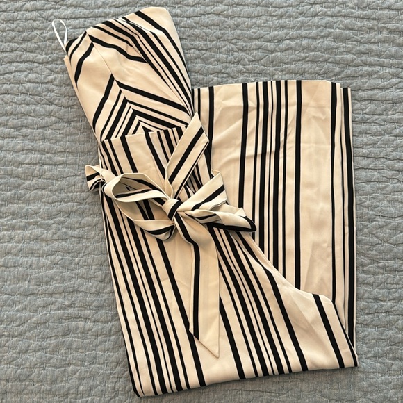 NWT H&M Striped Jumpsuit. Size 4 - Picture 2 of 4